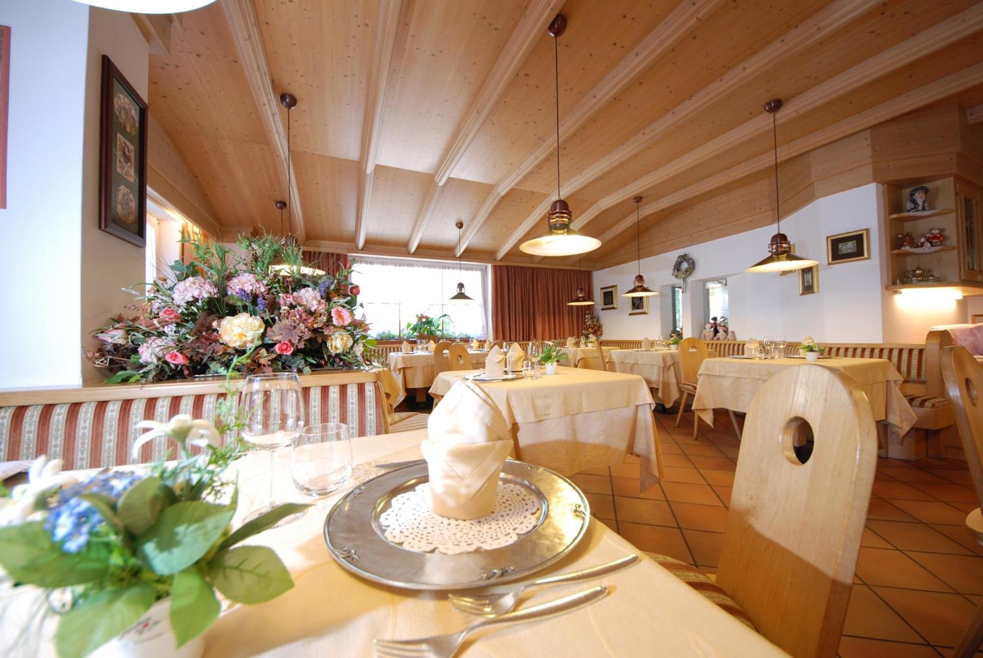 Hotel Ciampian Moena Luaran gambar